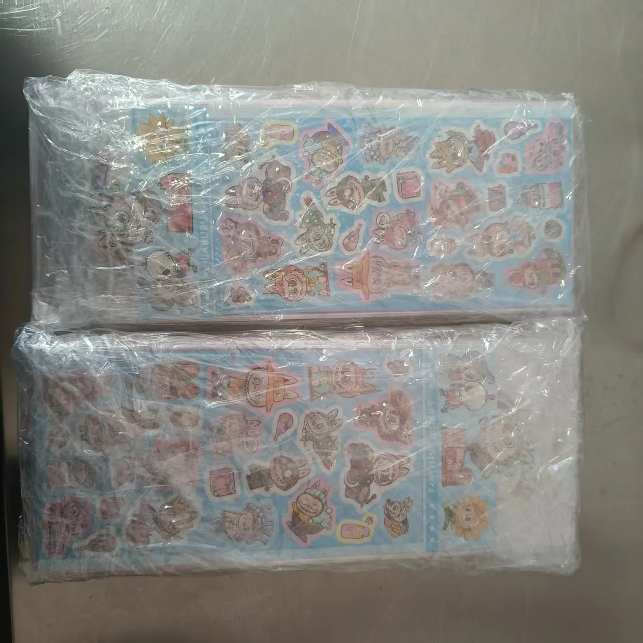 Компанија је прошле недеље послала нове резане дечје налепнице