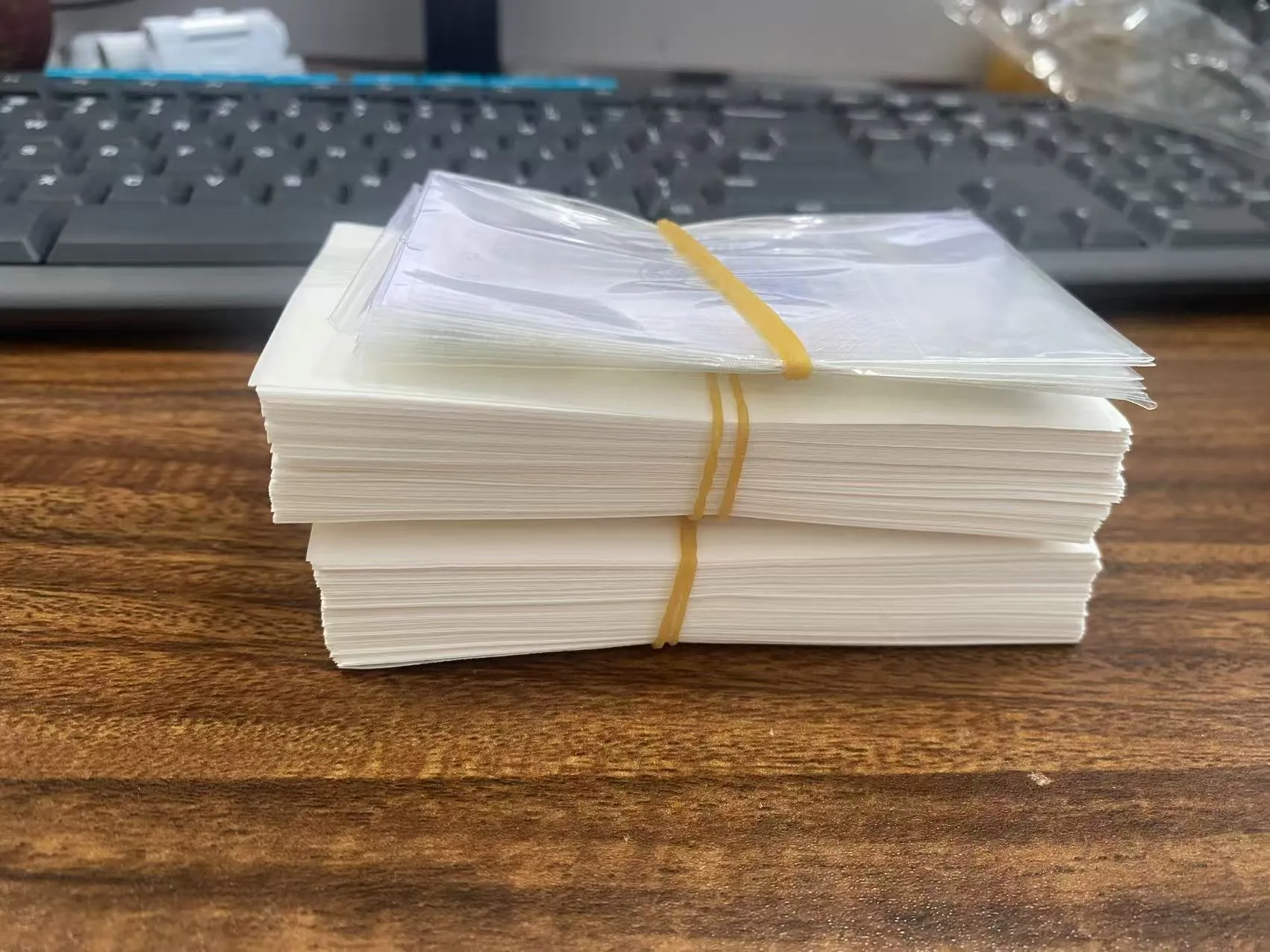 ЈОЈО Пац холограмска налепница кредитне картице послата у Пакистан