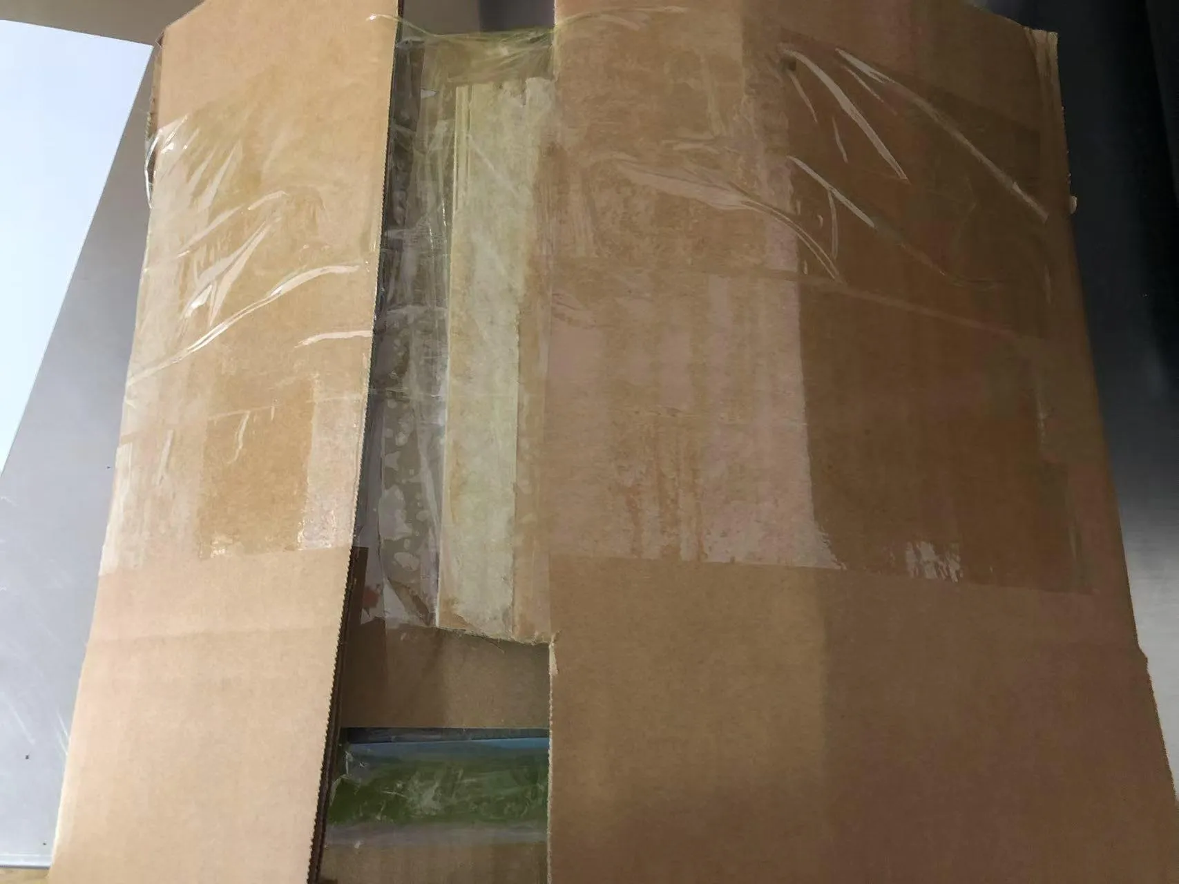 Напредак слања преносивих дечјих књига са налепницама у Уганду