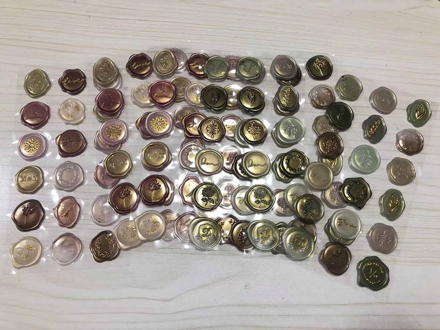 Налепнице за воштане печате су послате